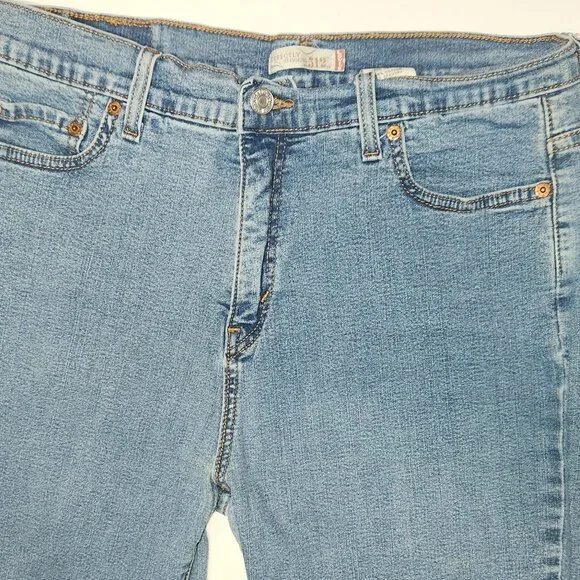 Levi Strauss Ladie's 512 Jeans in size 14M.  30" Waist - Picture 7 of 13